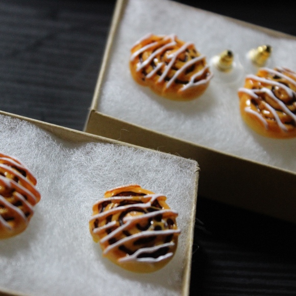 NWT Cinnamon Bun Earrings - Picture 3 of 7